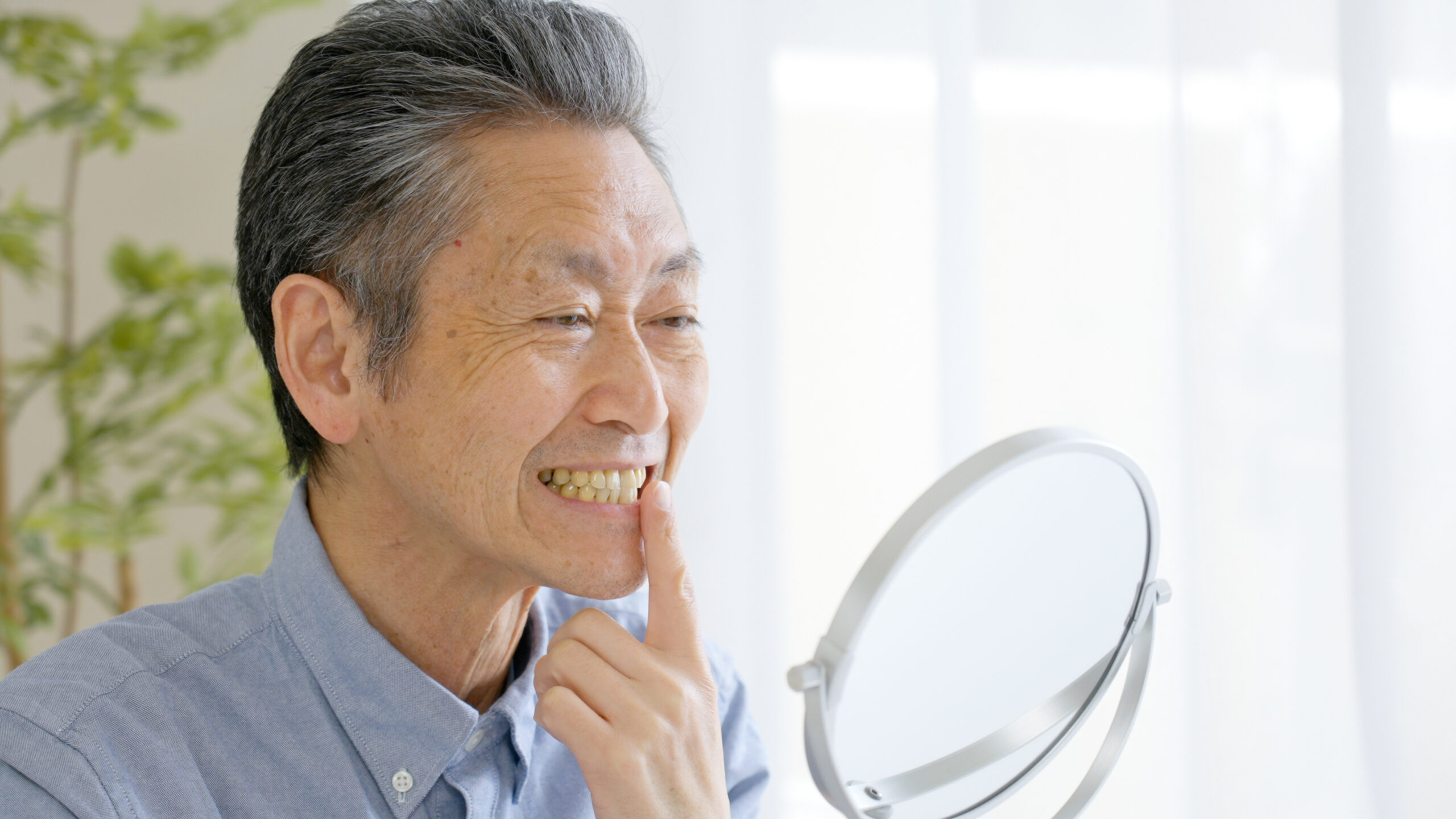 Comparing Dental Implants with Other Tooth Replacement Options: Bridges and Dentures